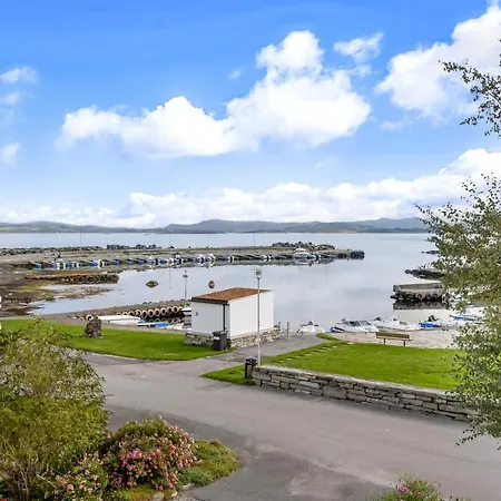 Stunning Location By The Sea