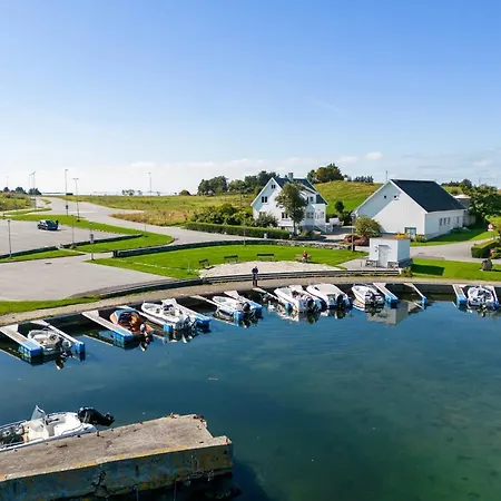 Stunning Location By The Sea Villa *