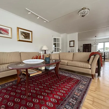 Villa Stunning Location By The Sea